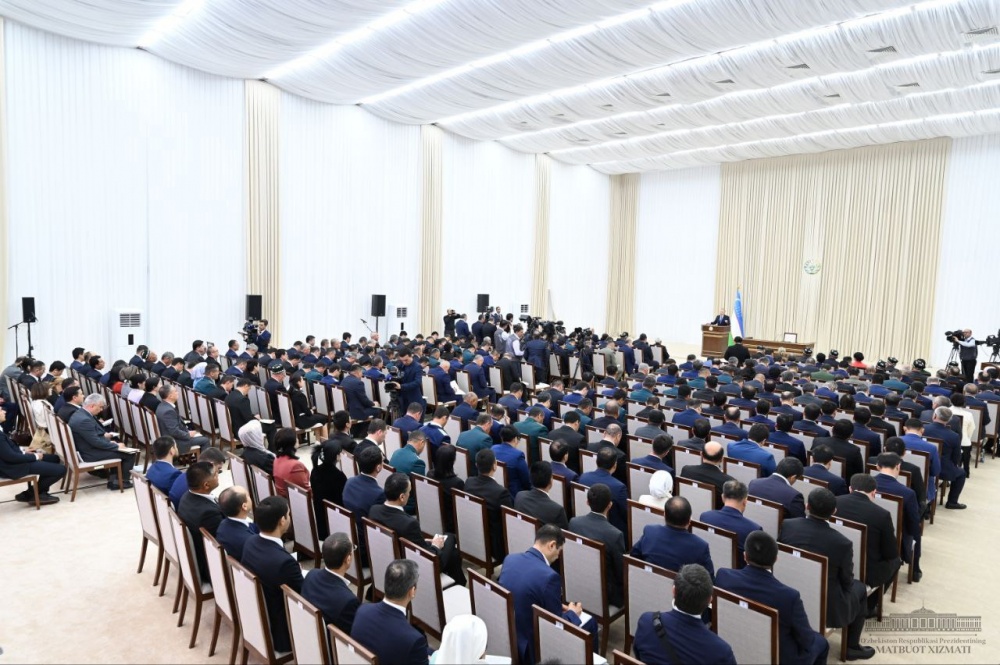 Bugun prezidentimiz Shavkat Mirziyoyev raisligida Namangan viloyatining imkoniyatlarini ishga solish masalalariga bag‘ishlangan yig‘ilish bo‘lib o‘tdi.﻿